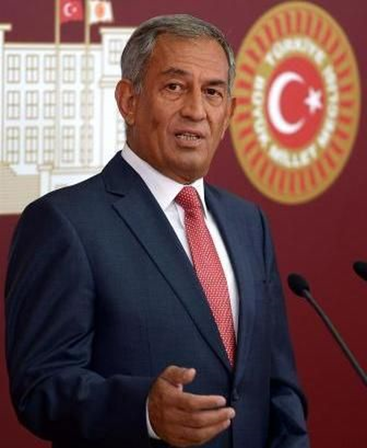 BDP\'li Çelik: "Meclis\'i Tatil Ettirmeyeceğiz, Üç Ay Alanlarda Olacağız"
