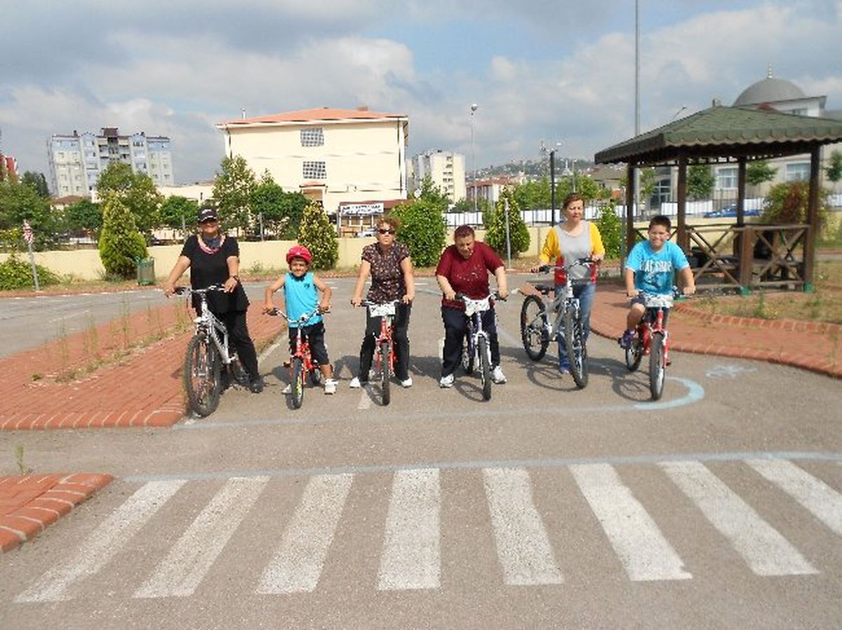 Bisikleti Alan, Bisiklet Merkezine Koştu