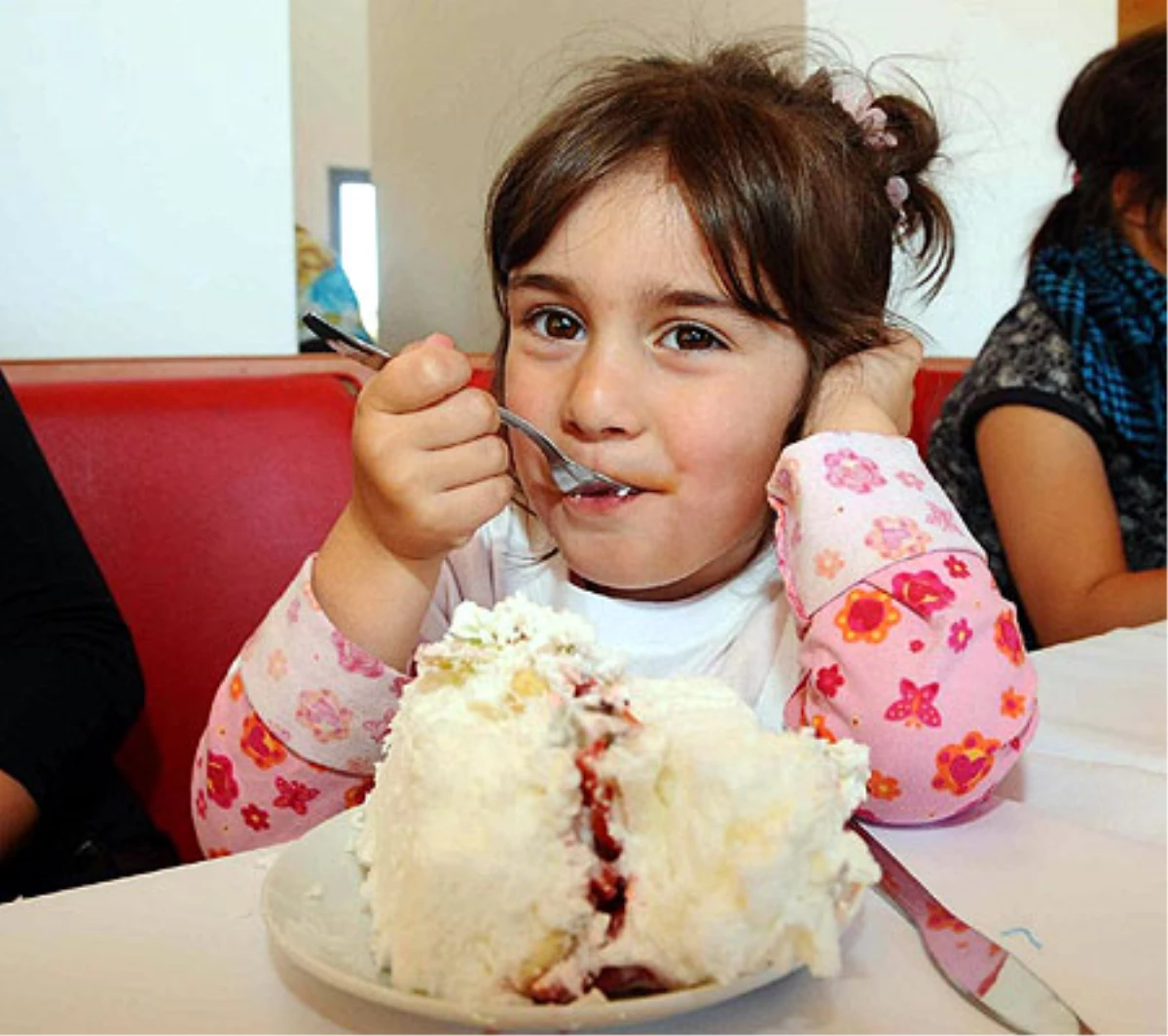 Çölyak Hastası Çocuklara Pasta Sürprizi