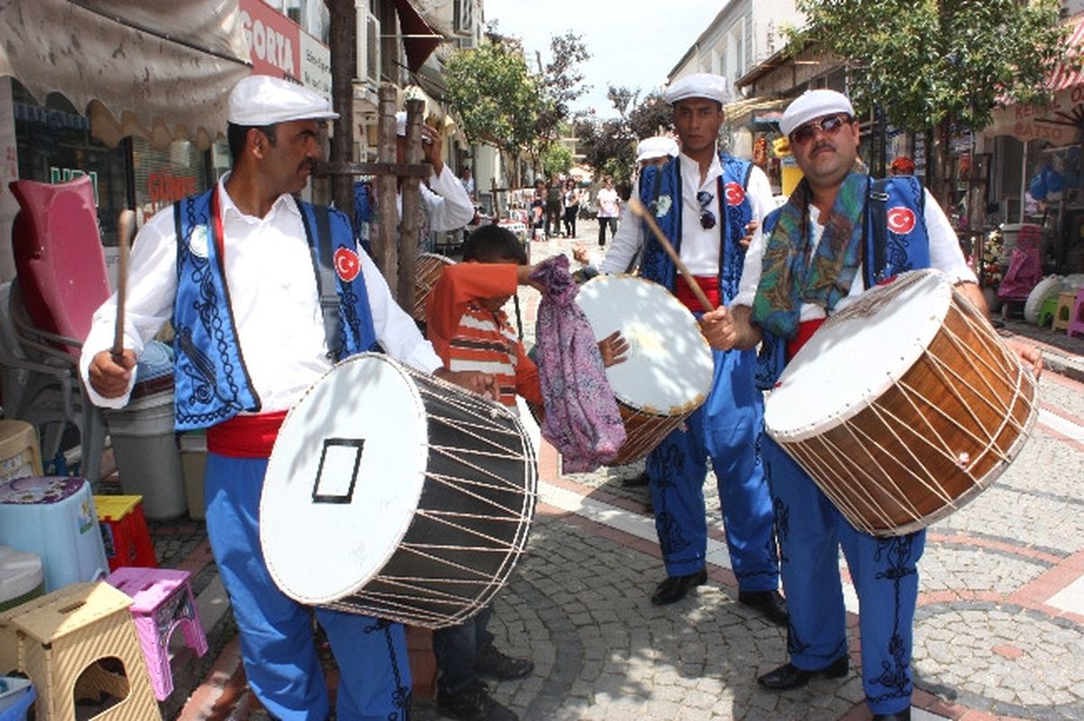 Davul-Zurna Ekibi Esnafı Kırkpınar\'a Davet Etti