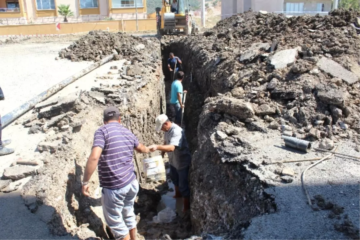 Edremit Çevre Yolu Civarında İçme Suyu Hattı Yenileniyor