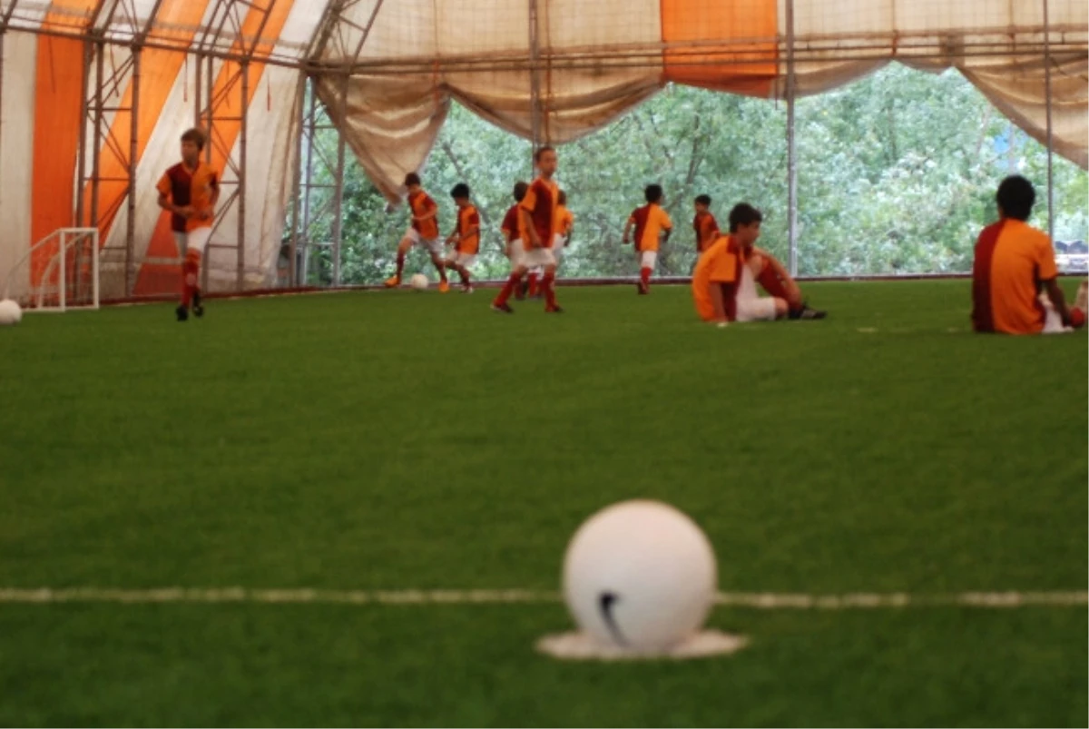 Ereğli\'de Galatasaray Yaz Futbol Okulu Açıldı