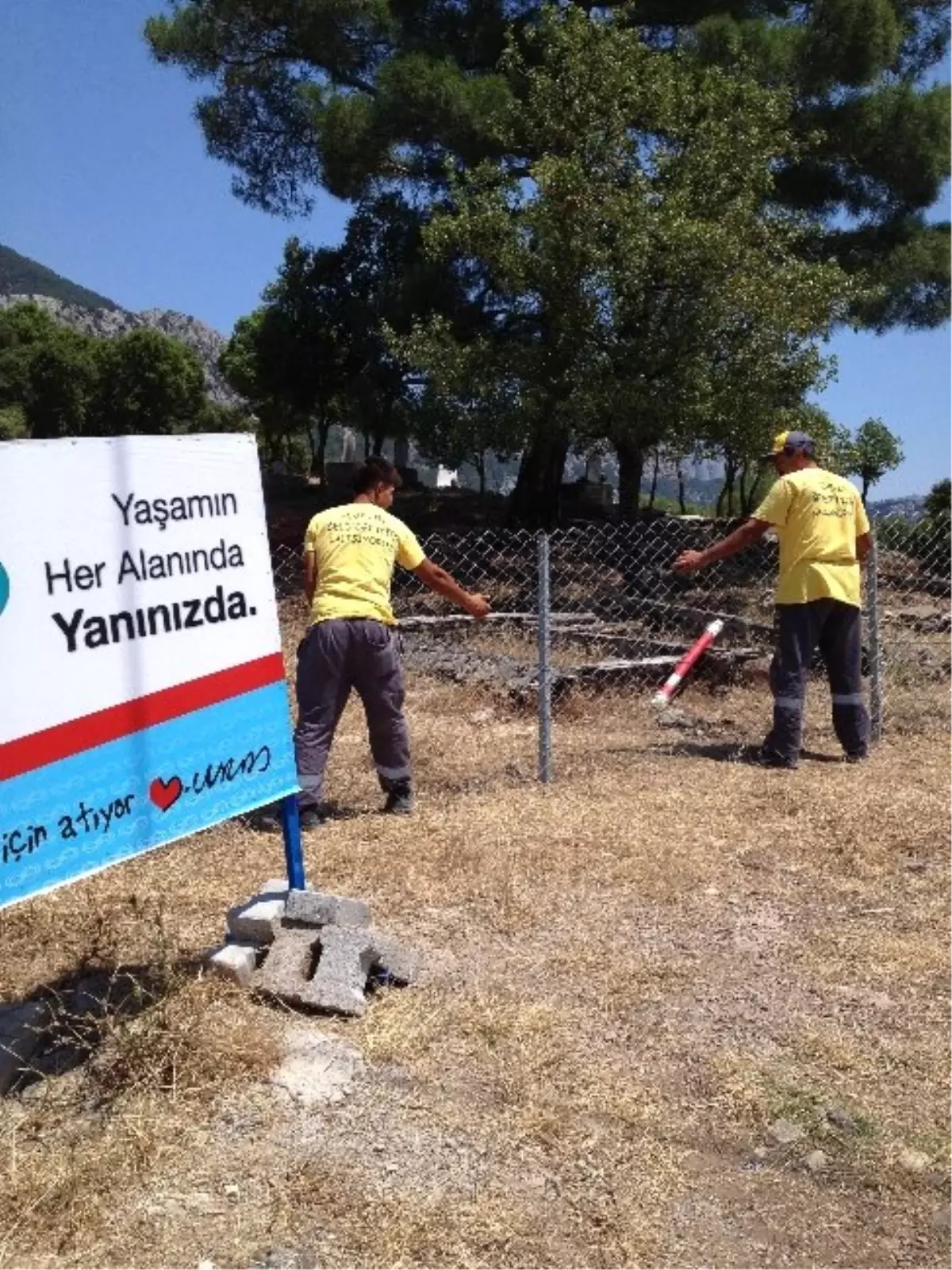 Gatab\'tan Mezarlıklarda Temizlik ve Bakım Çalışması