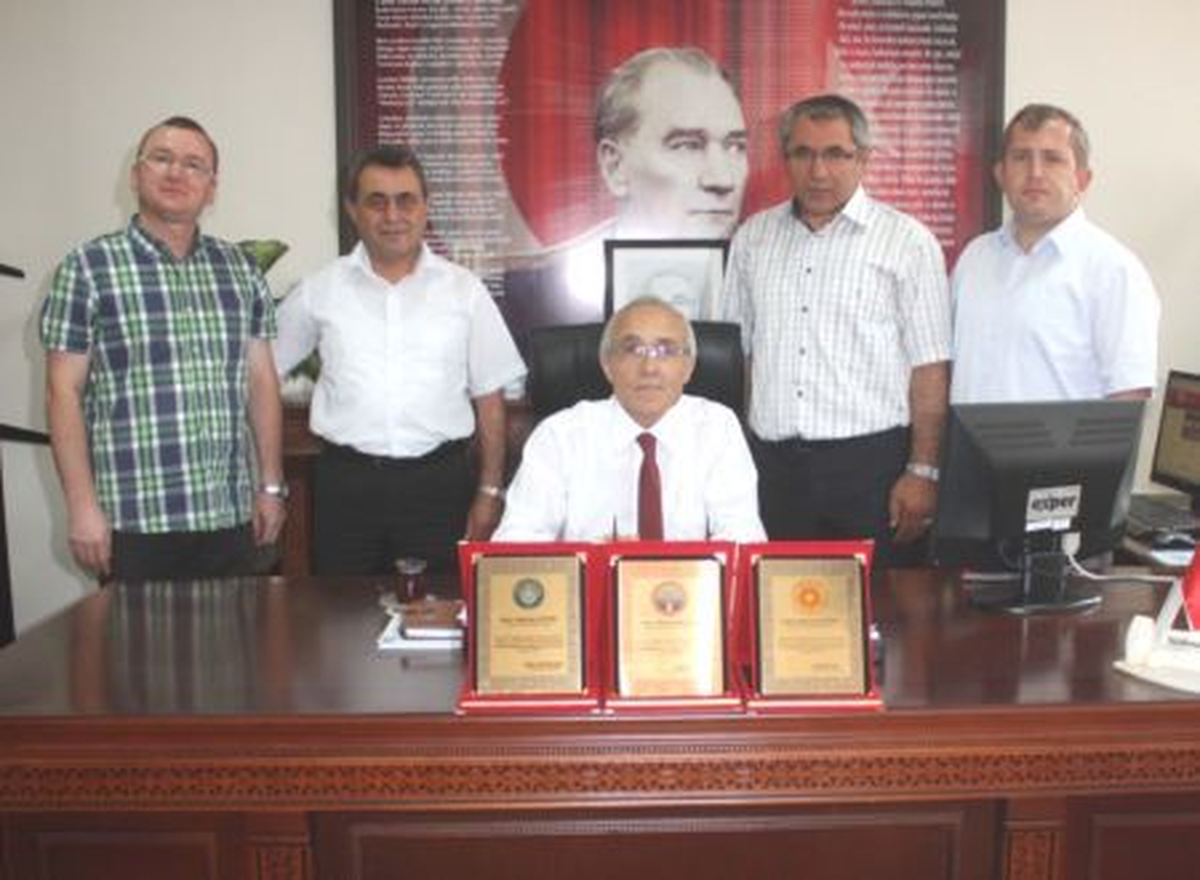 Havza Milli Eğitim Müdürü Aktürk\'e Plaket