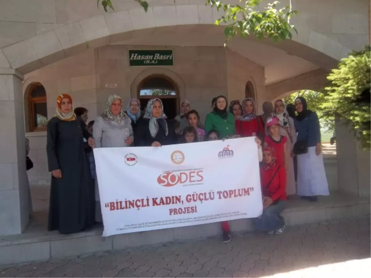 Işık Kadınlar Derneği Battalgazi\'de Tarihi Eserleri Gezdi

