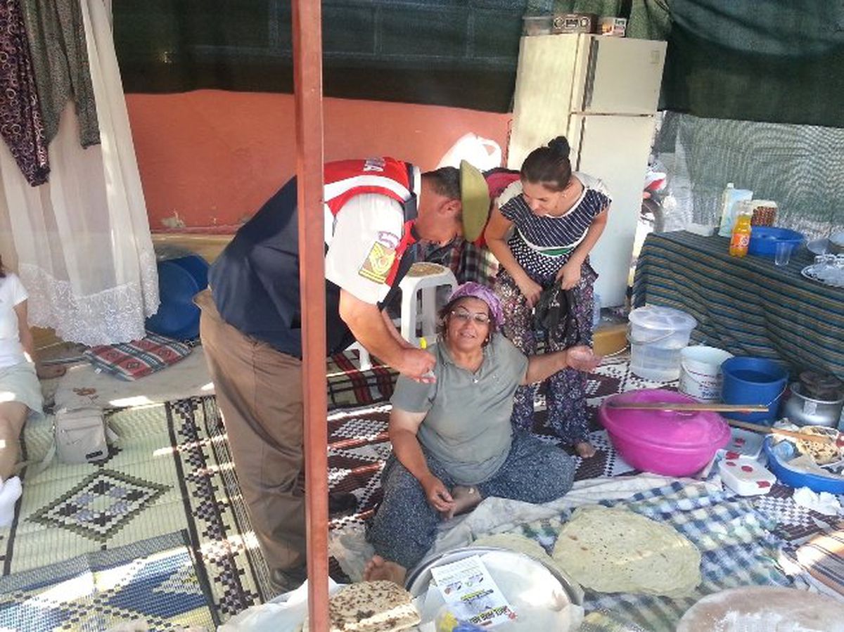 Jandarma Sahte Para Kalemi Dağıttı
