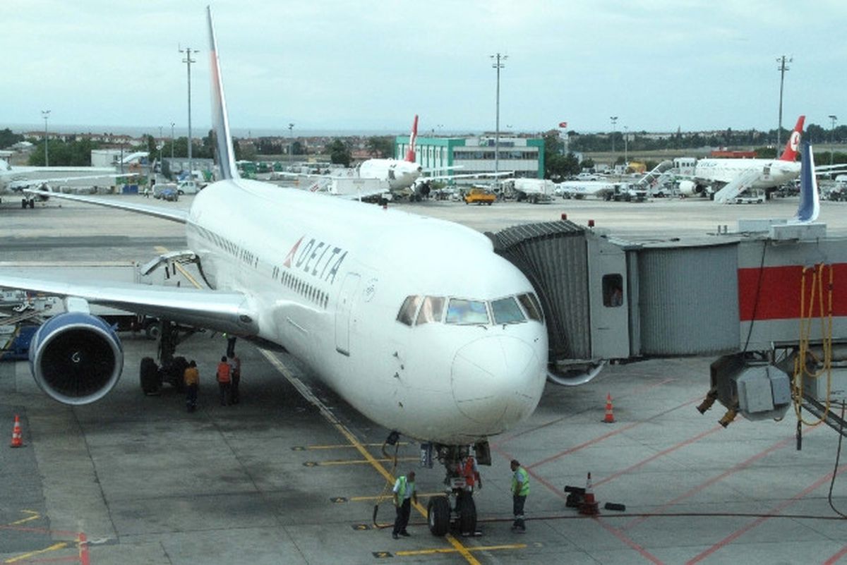 Pilot Zehirlenince Uçuş İptal Oldu
