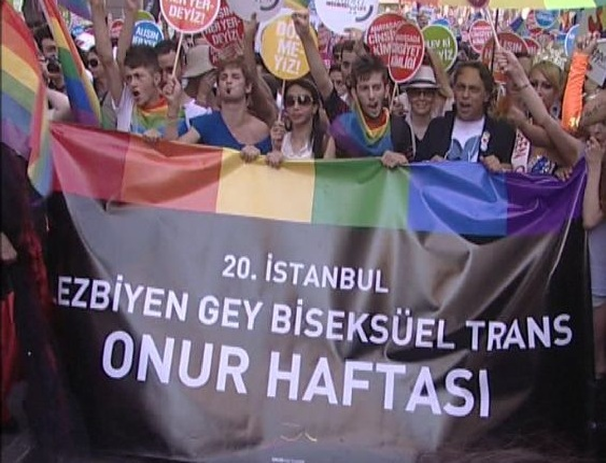 Taksim\'deki "Onur Yürüyüşü" Bbc\'de Haber Oldu
