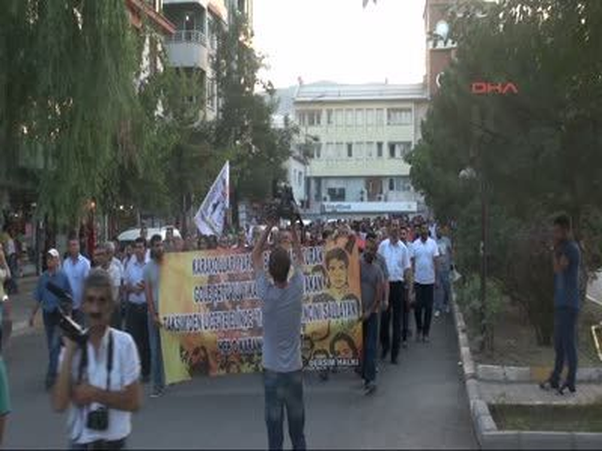 Tunceli\'de Madımak\'ı Protesto Yürüyüşü