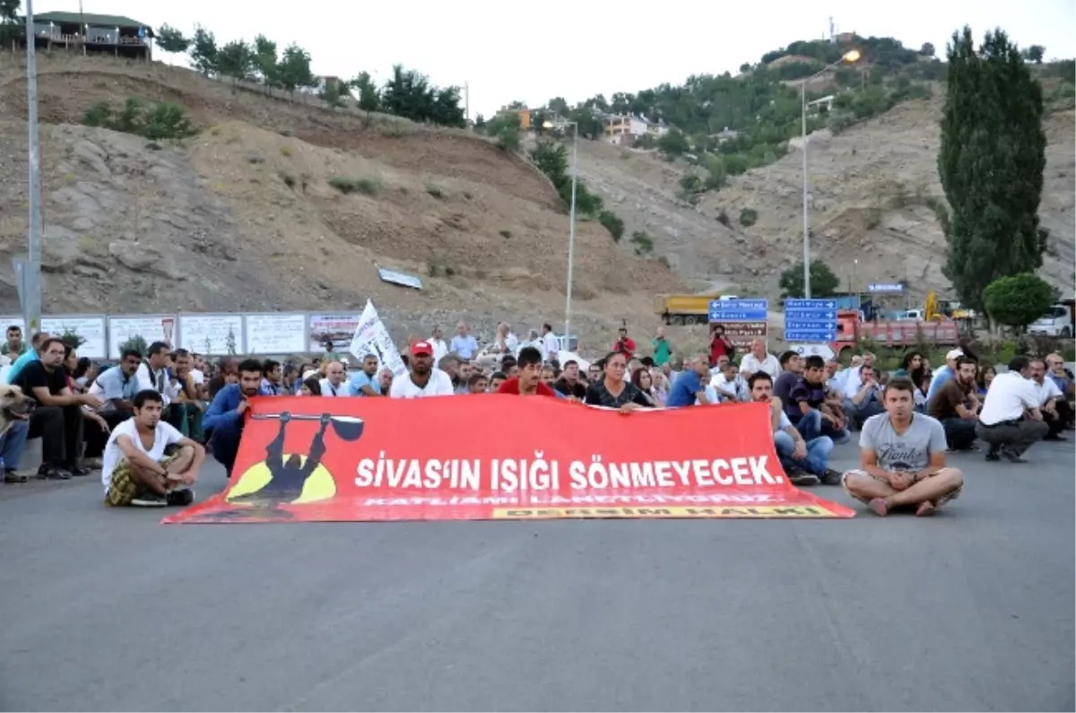 Tunceli\'de Sivas Olaylarında Ölenler Anıldı