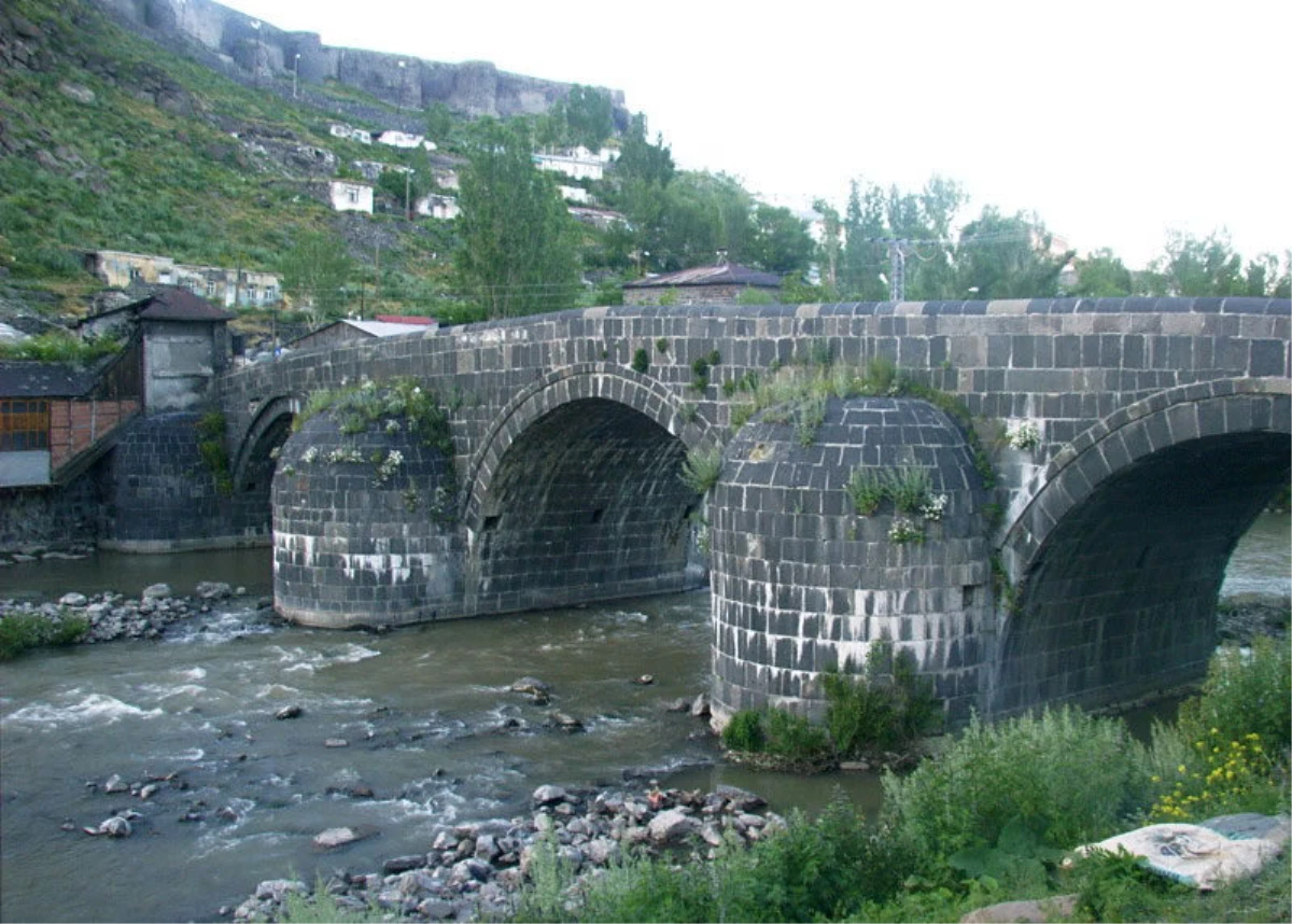 4 Asırlık Taş Köprü Restore Ediliyor