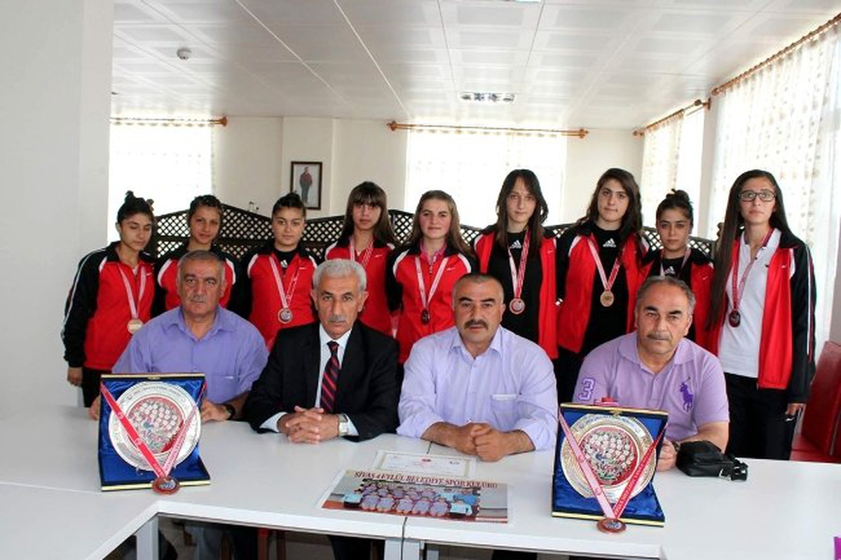 4 Eylül Belediyespor Hentbol Takımı Türkiye Dördüncüsü Oldu
