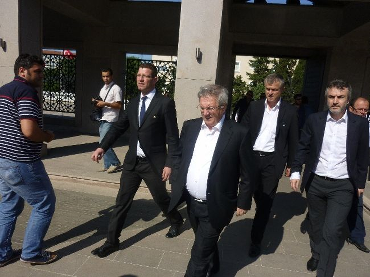 Aziz Yıldırım, Fenerbahçe Taraftarının Cenazesine Katıldı