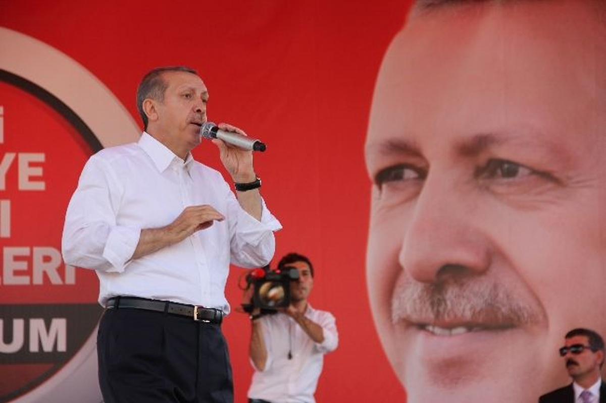 Başbakan Erdoğan : "İnanç Gruplarımızı Tahrik Etme Gayreti İçinde Olanlar Var"