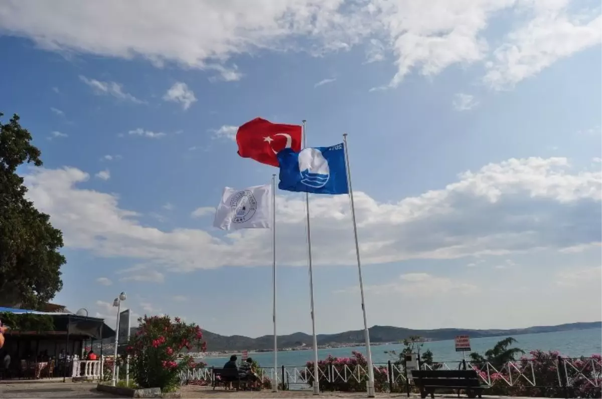 Burhaniye\'de 5 Halk Plajı ile Turistik Tesise "Mavi Bayrak"
