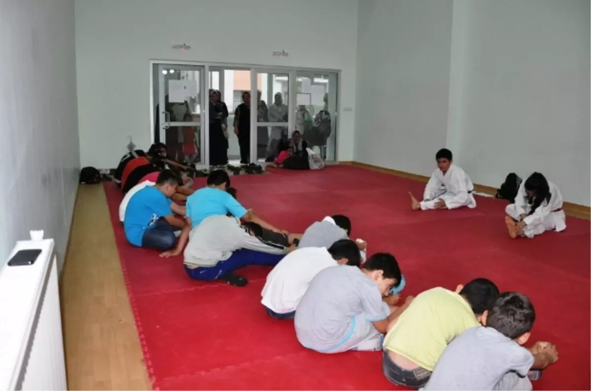 Düzce\'de Yaz Spor Okulları Karate Kursu Başladı