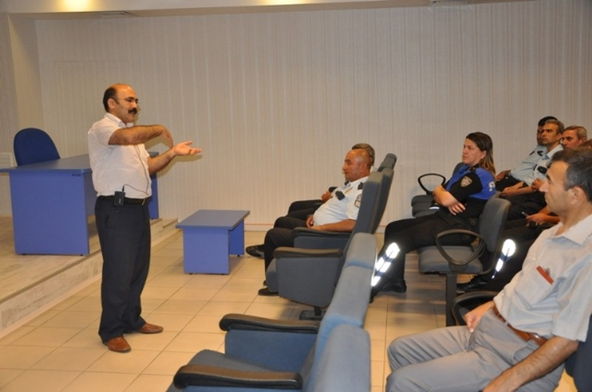 Emniyet Personeline \'Kalabalık Kontrolünde Etkili İletişim\' Semineri Verildi