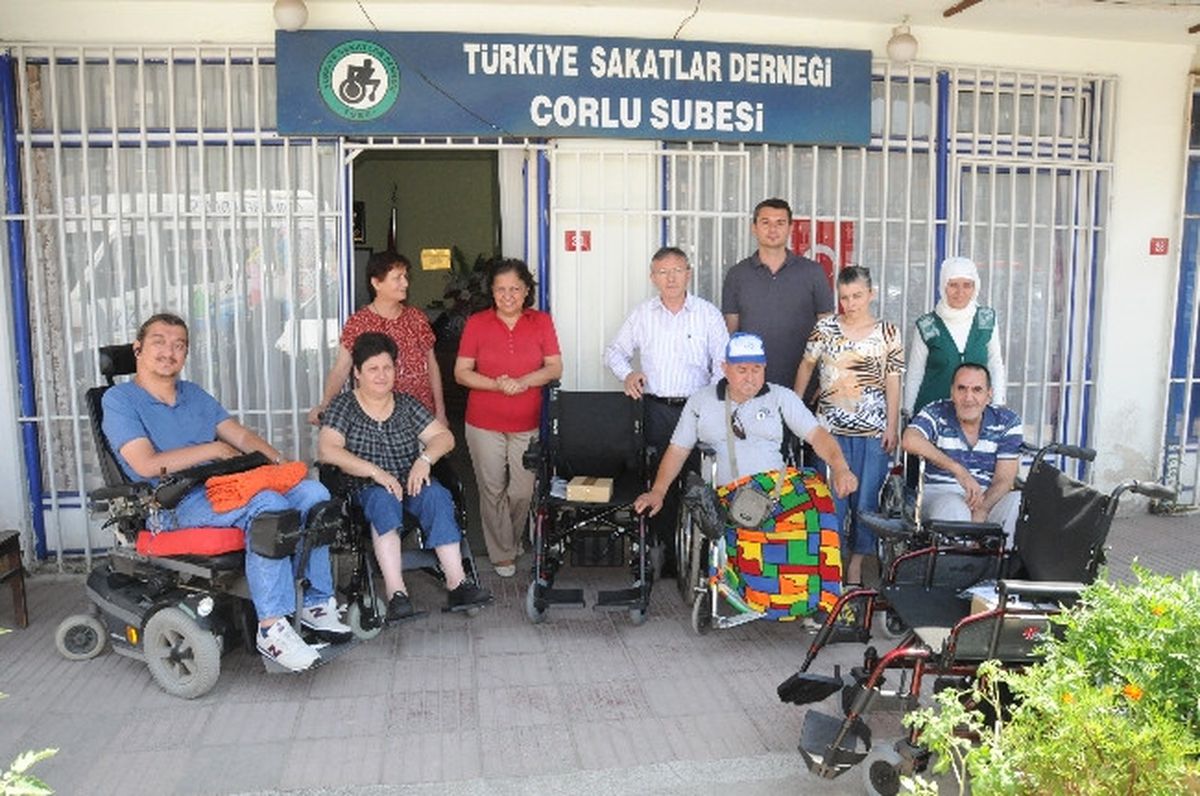 Engelli Vatandaşlara 18 Adet Akülü Araba ve 50 Adet Tekerlekli Sandalye Hibe Edildi