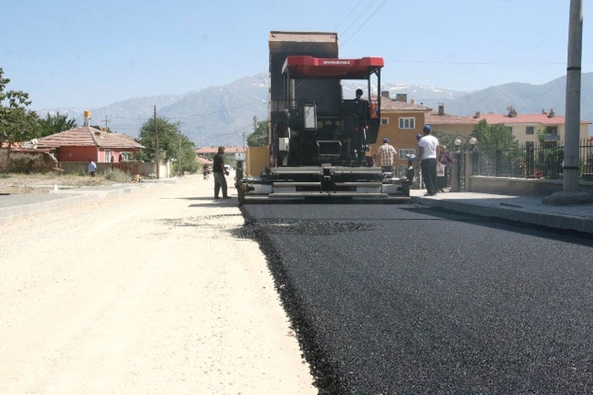 Erzincan Belediyesi\'nden Yol ve Kaldırım Çalışması