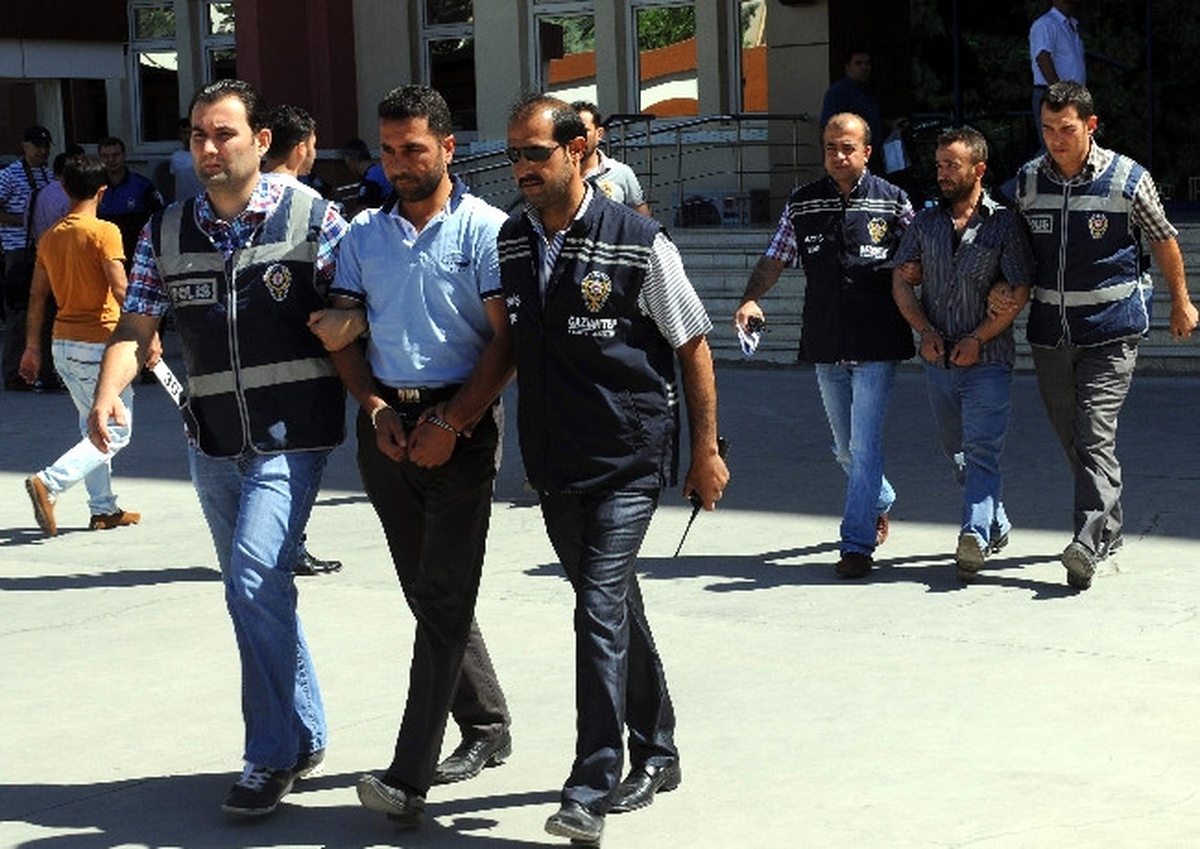 Gaziantep\'te Cinayet Zanlısı 2 Kişi Adliyeye Sevk Edildi