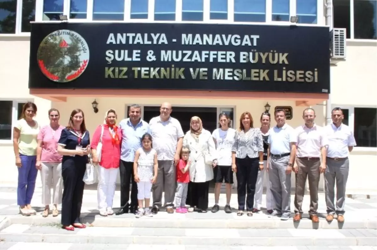 Grup Başkanı Tunay Alkan Kız Meslek Lisesi\'ni Ziyaret Etti