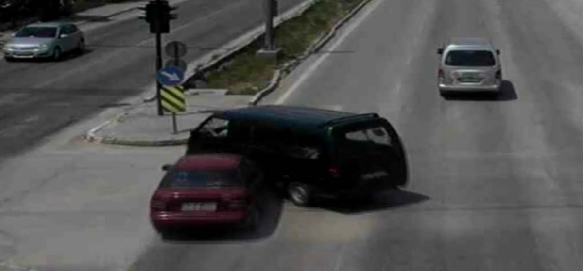 Hayrete Düşüren Kazalar Mobese\'de