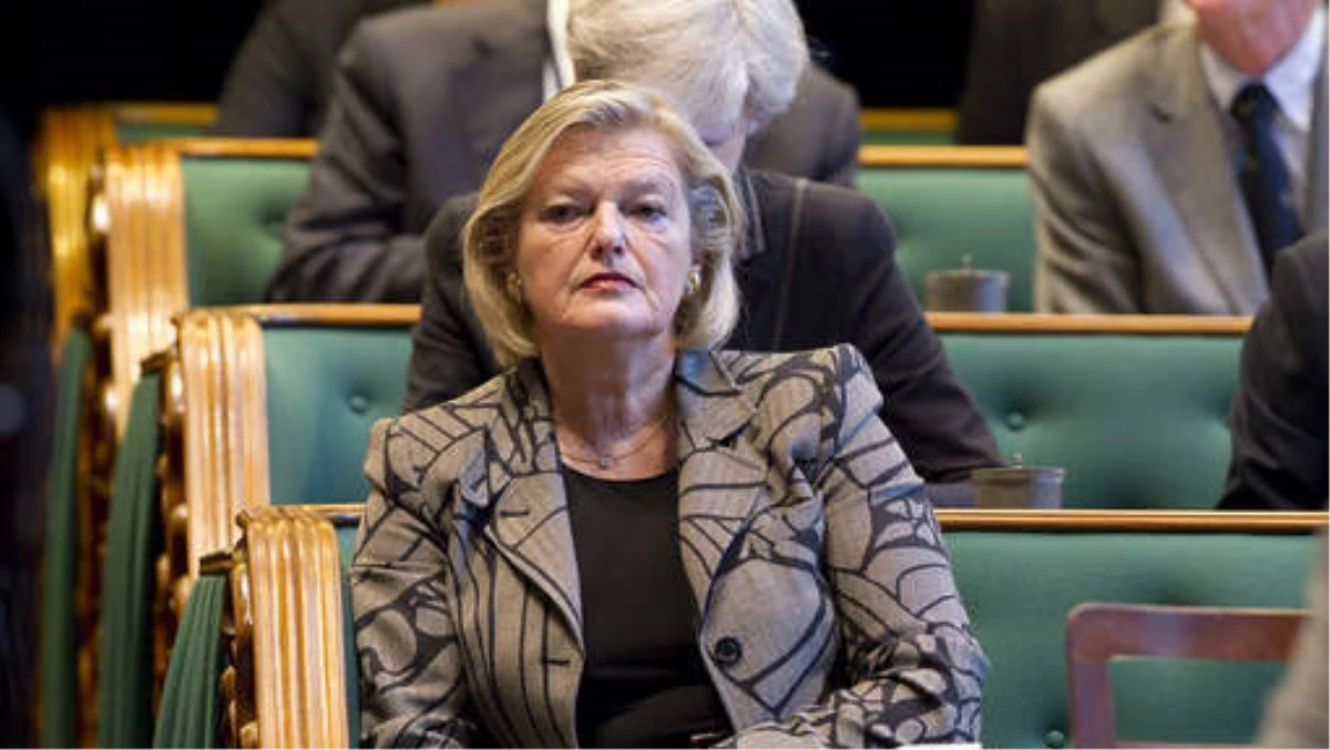 Hollanda Senatosu\'nda Başkanlık Seçimi
