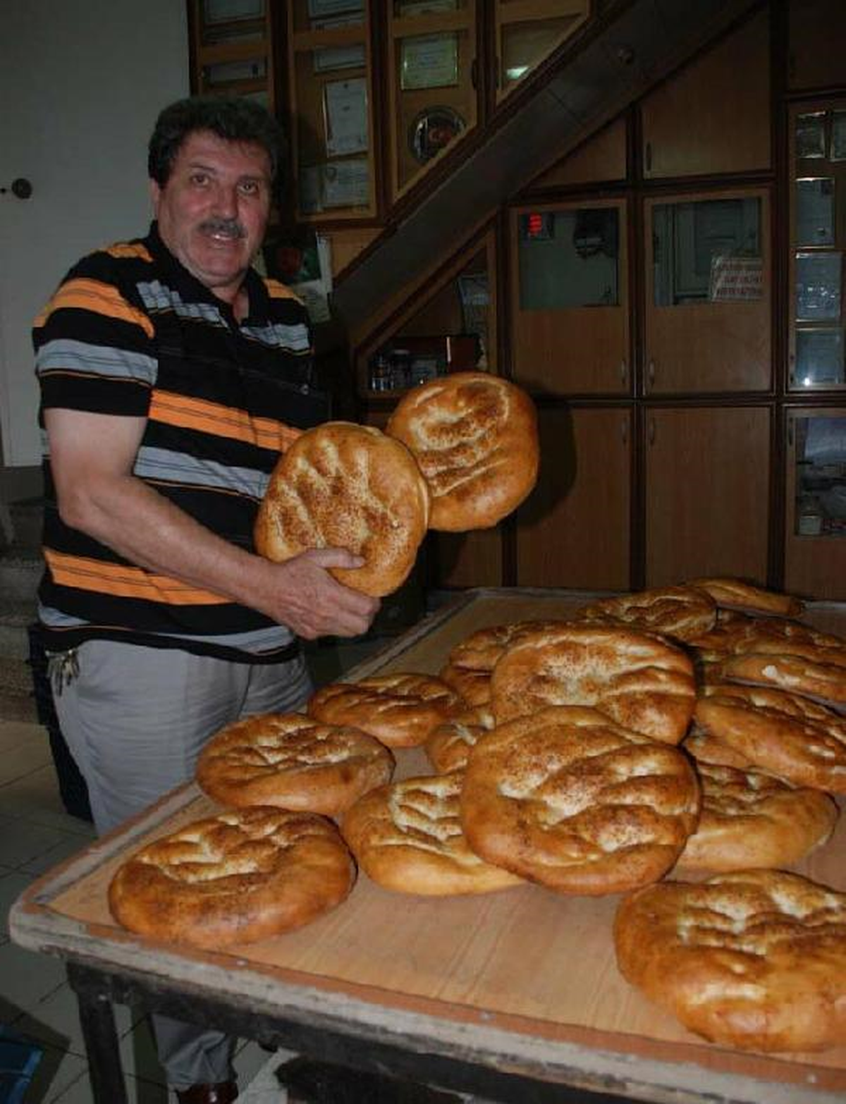 İzmir\'de 350 Gram Ramazan Pidesi 1.5 Lira