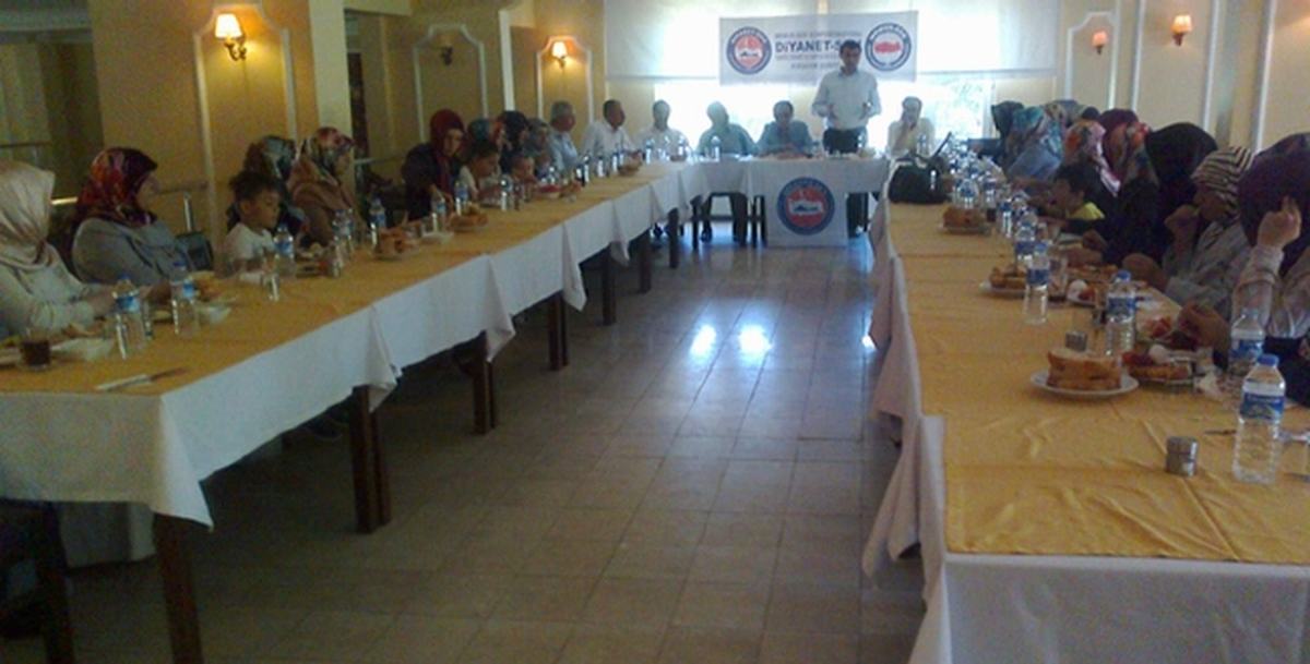 Kur\'an Kursu Öğreticileri ile AK Parti Yöneticileri Buluştu