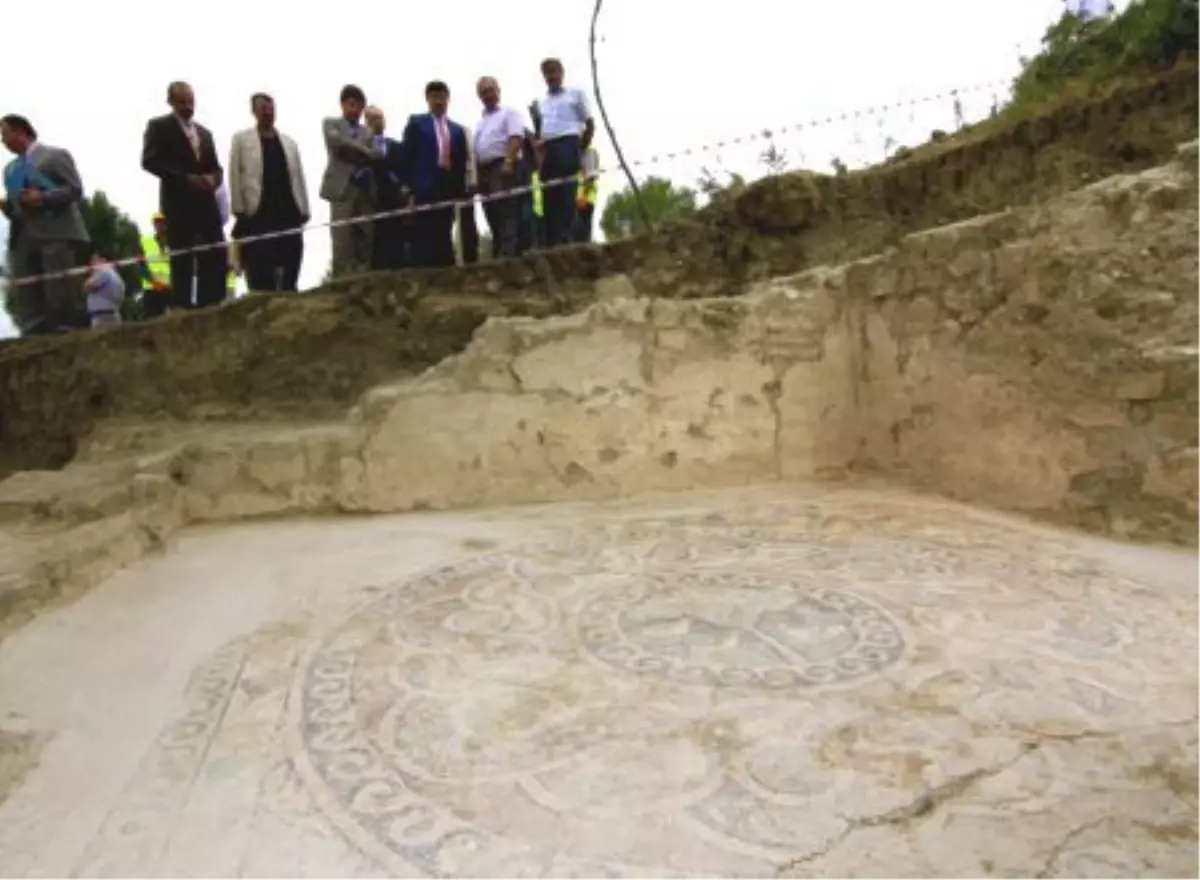 Kurtarma Kazısından Roma Mozaikler Çıktı