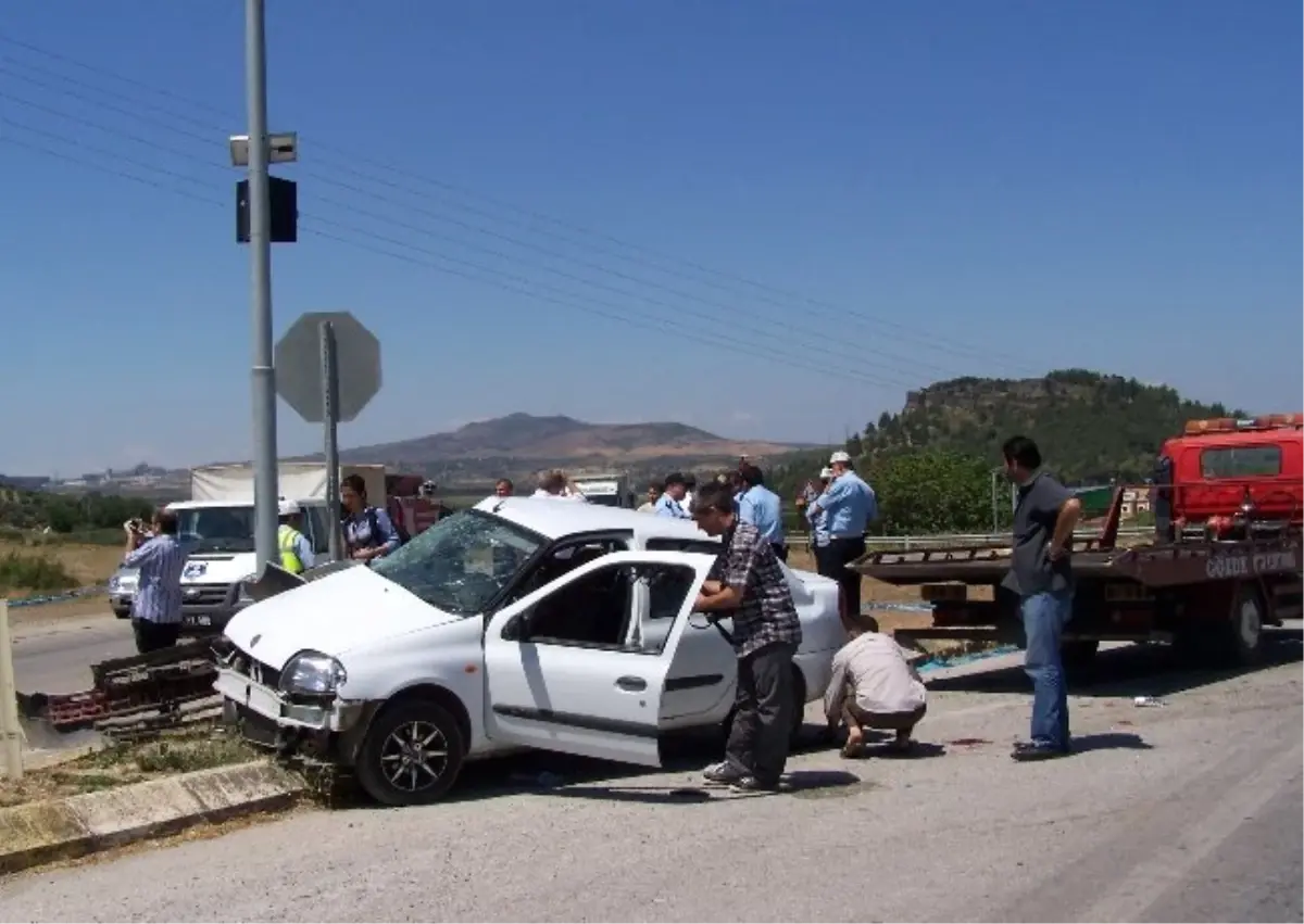 Osmaniye\'de Trafik Kazası: 1 Ölü, 13 Yaralı