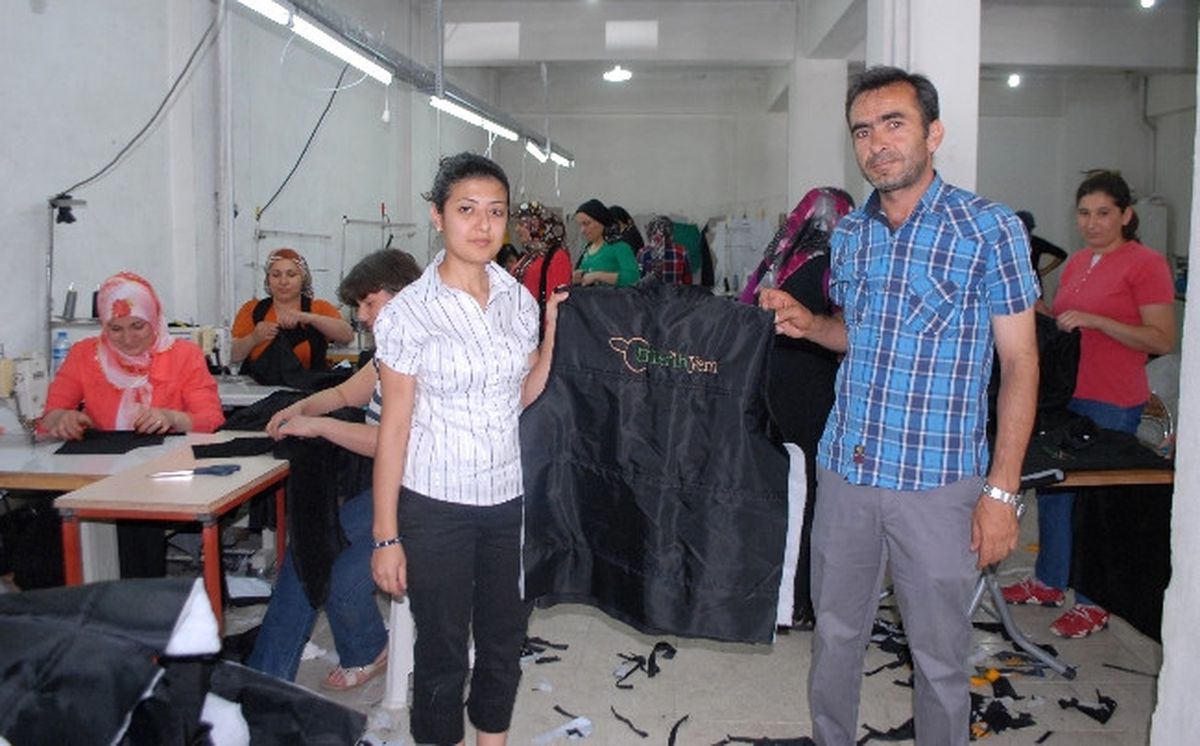 Kadınlar Hem İş Öğreniyor Hem Para Kazanıyor