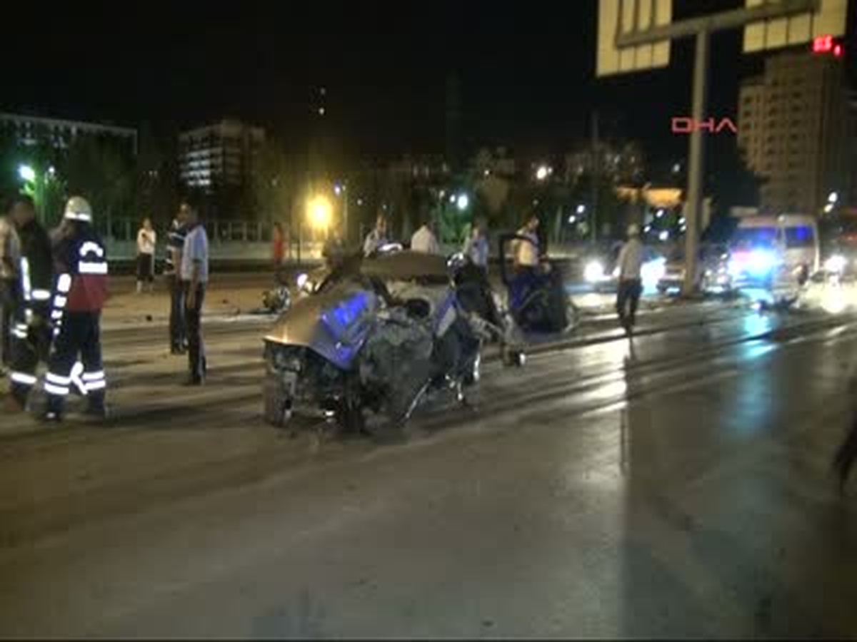 Parçalara Ayrılan Otomobilden Sağ Kurtuldu