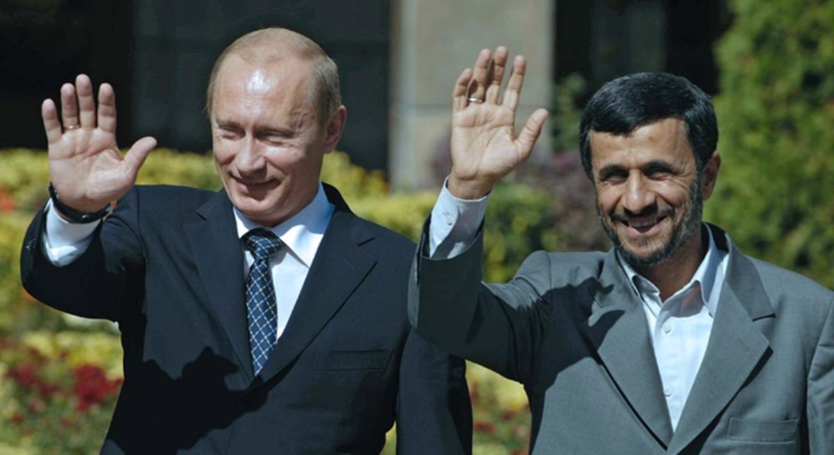 Putin, Ahmedinejad ile Görüştü