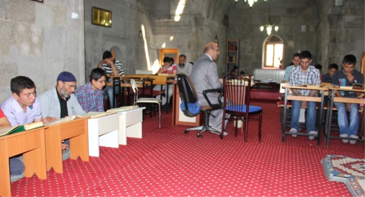Erzurum\'da Kuran Kurslarına İlgi Arttı