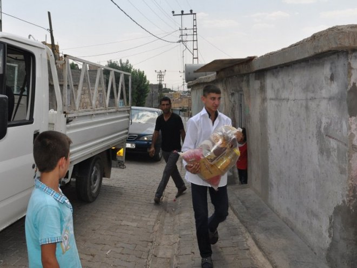 Silopi\'de Engellilere Gıda Yardımı Yapıldı