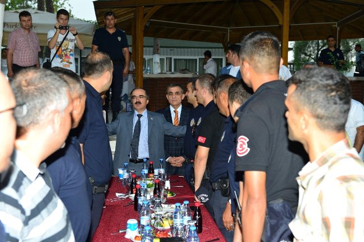 Vali Coş: "Polisler Haksız Eleştirilere Maruz Kaldı"