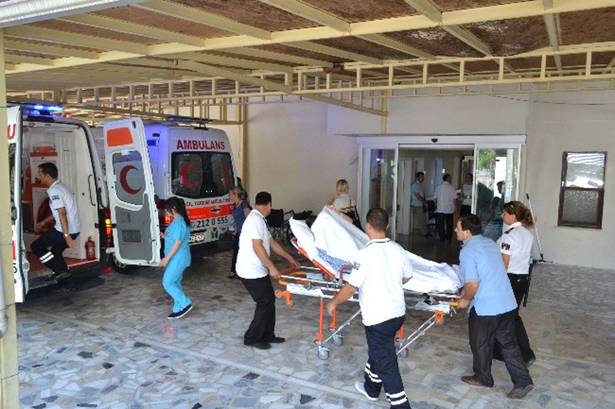 Yaralı Turistler Ambulans Uçakla Ülkelerine Gönderildi