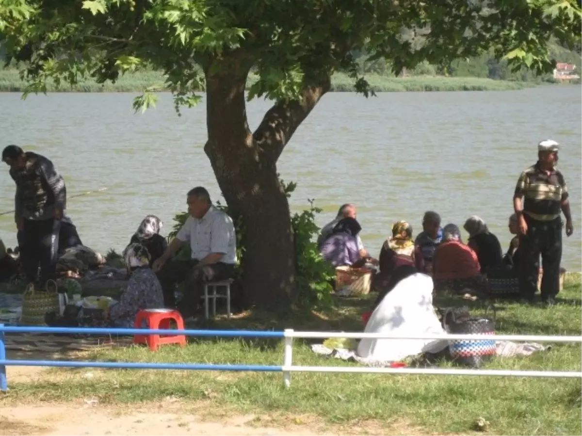 Gölcük Yazın Ortasında Sonbaharı Yaşadı