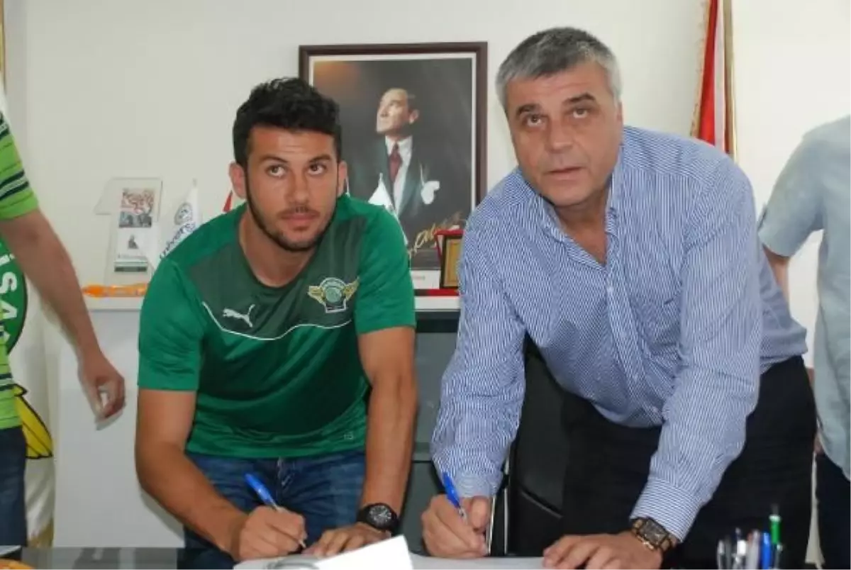 Akhisar Belediyespor Kerim Zengin'i Takıma Bağladı