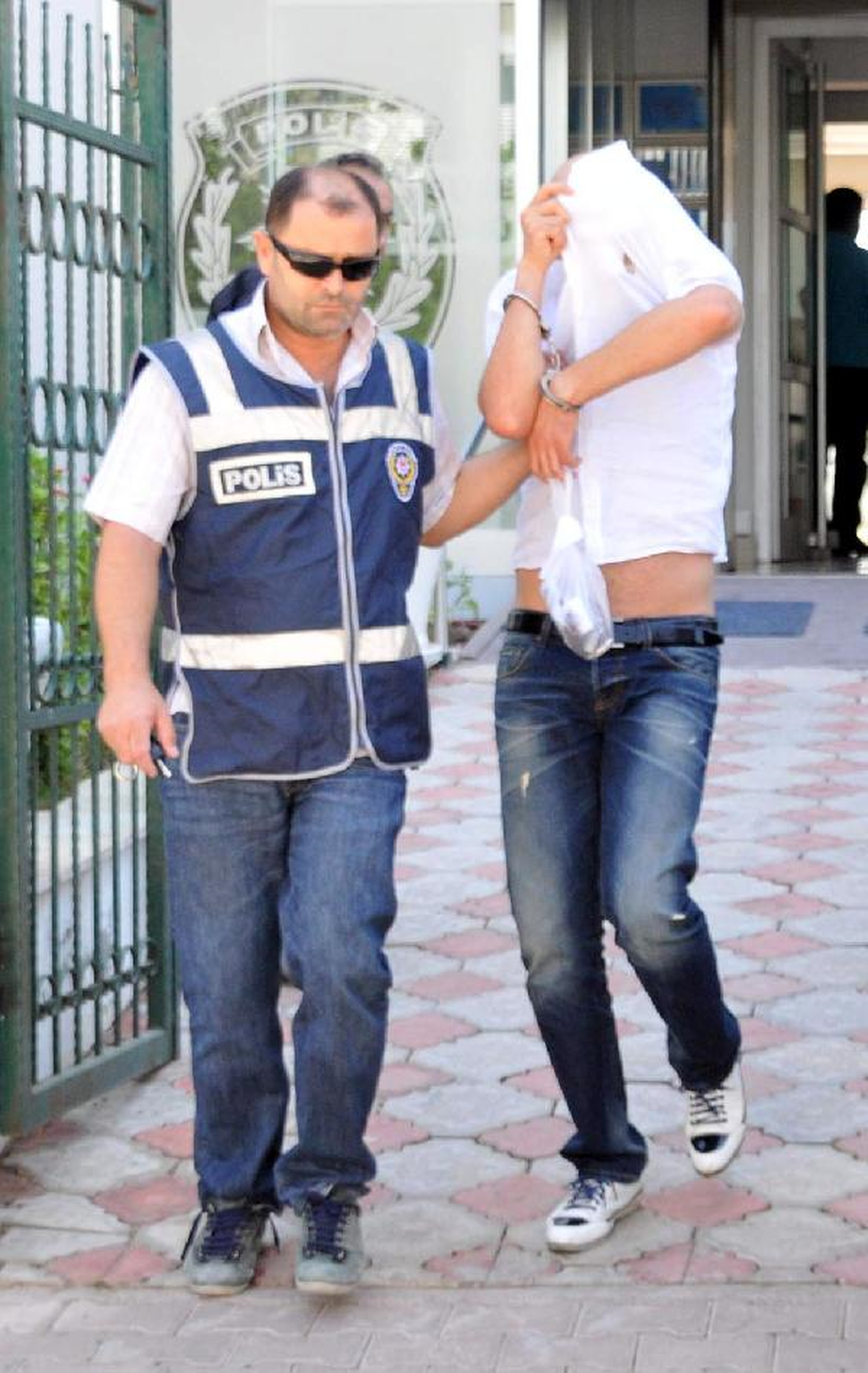 Aranan Fuhuş Şebekesi Yöneticisi Adliyede Yakalandı