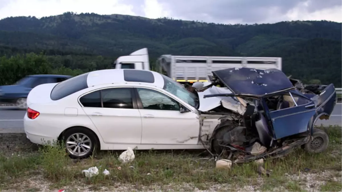 Bayramiç'te İki Otomobil Çarpıştı: 6 Yaralı