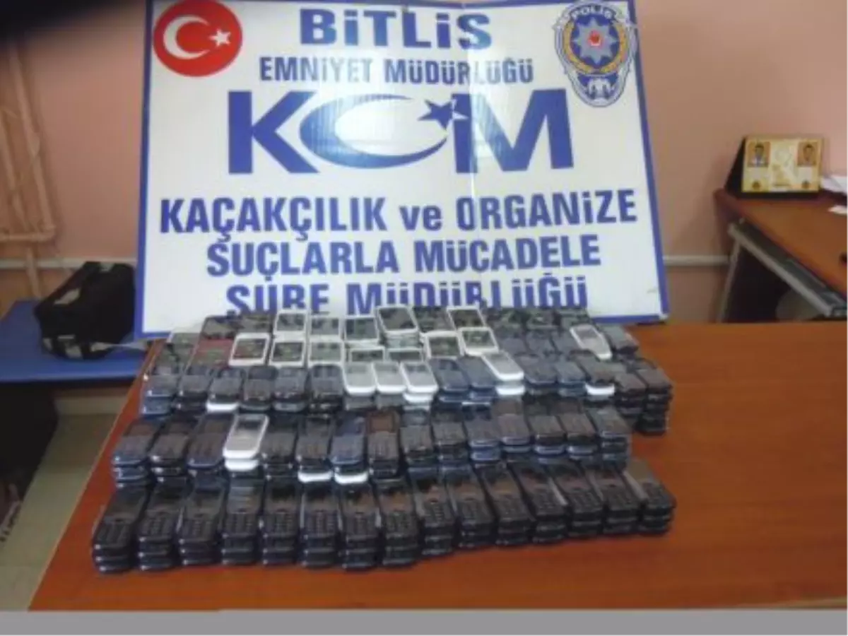 Bitlis\'te Kaçak Cep Telefonu Operasyonu