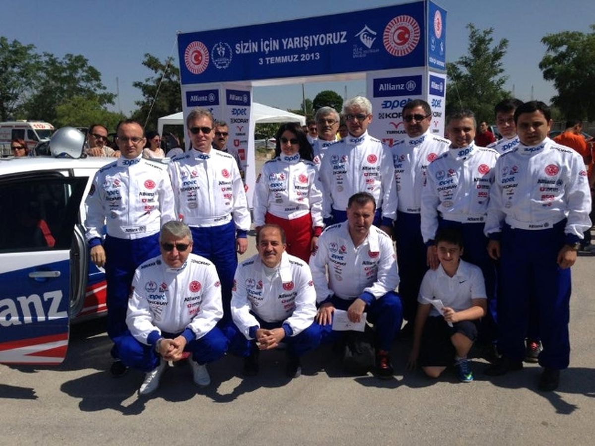 Düzce Milletvekili Arslan Engelliler İçin \'Slalom\' Yaptı