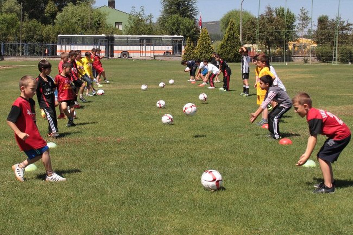 Eskişehir\'de Geleceğin Futbolcuları Yetişiyor