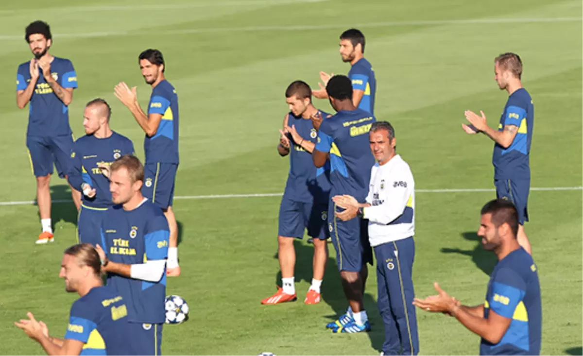 Fenerbahçe Futbol Takımı\'ndan 3 Temmuz Protestosu