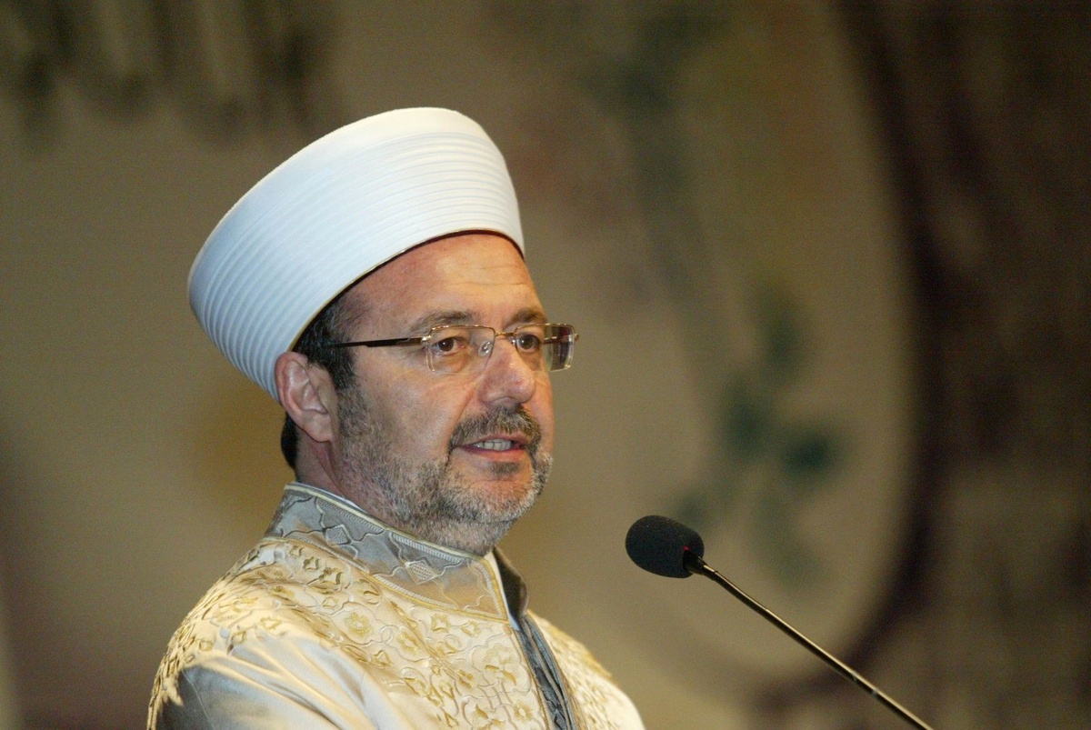 Görmez: İnsanlığa yardımcı olmalıyız