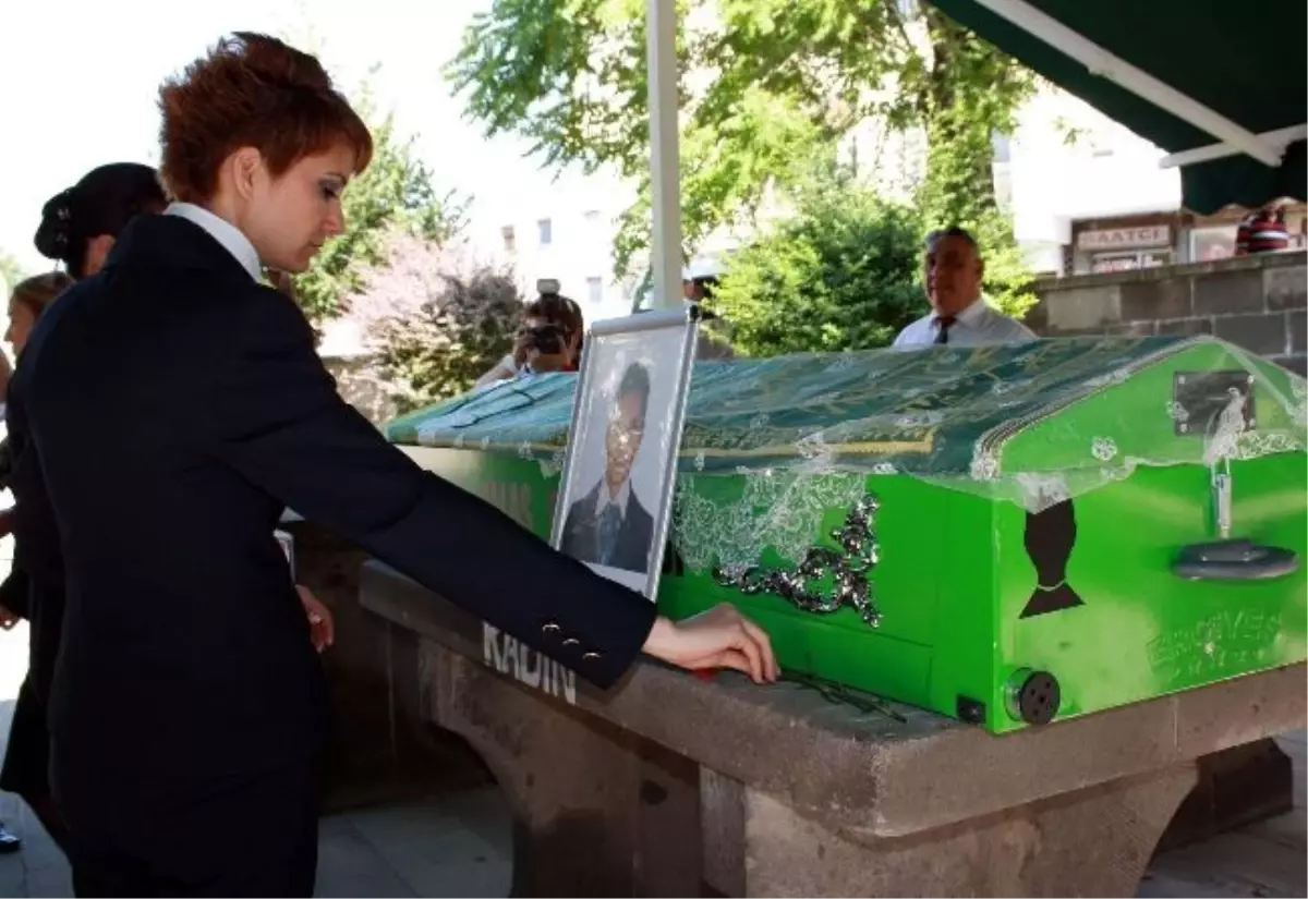 Hostes Gülenay Defnedildi