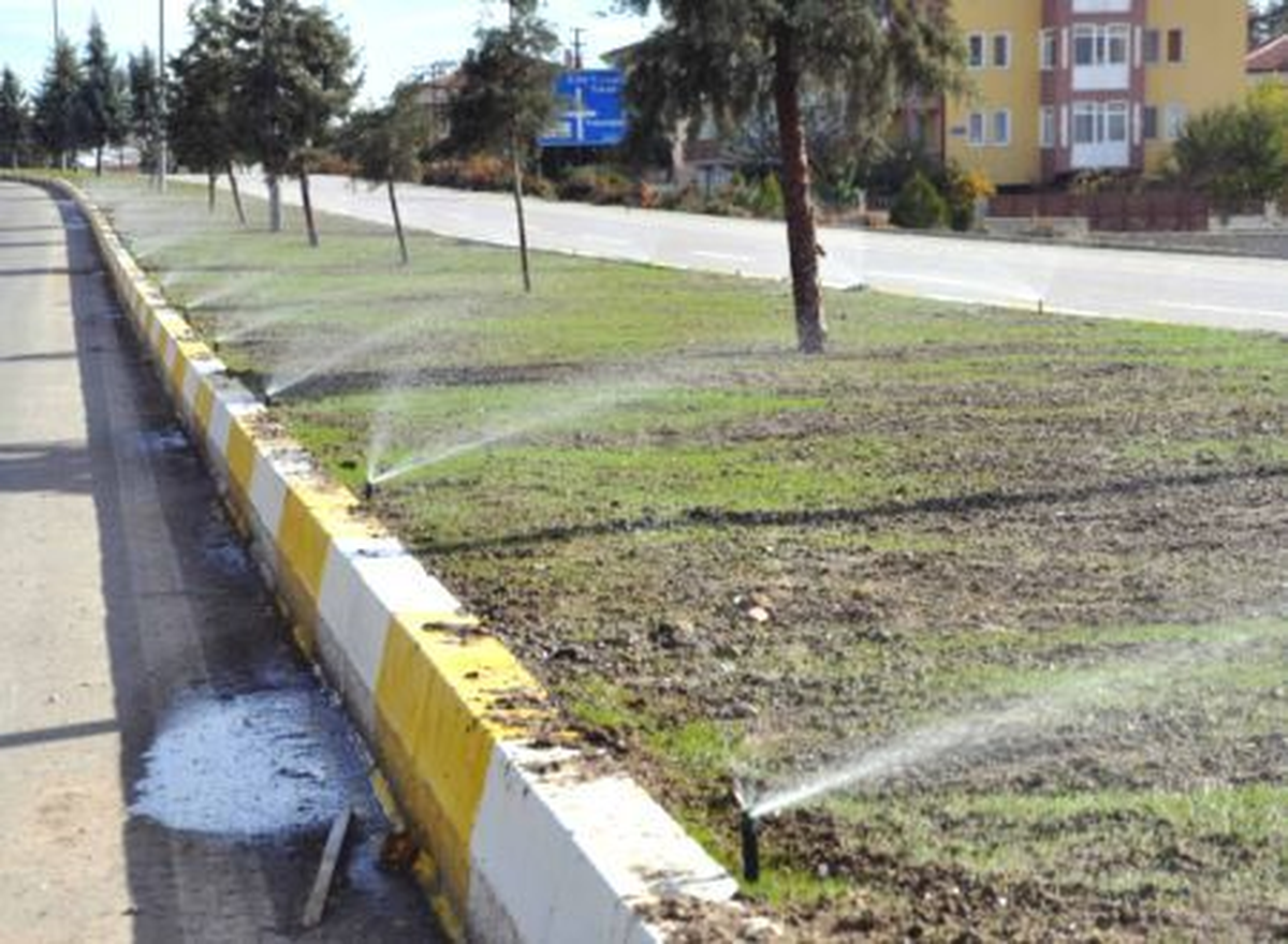 Kızıltepe\'deki Parklara Zaman Ayarlı Otomatik Sulama Sistemi