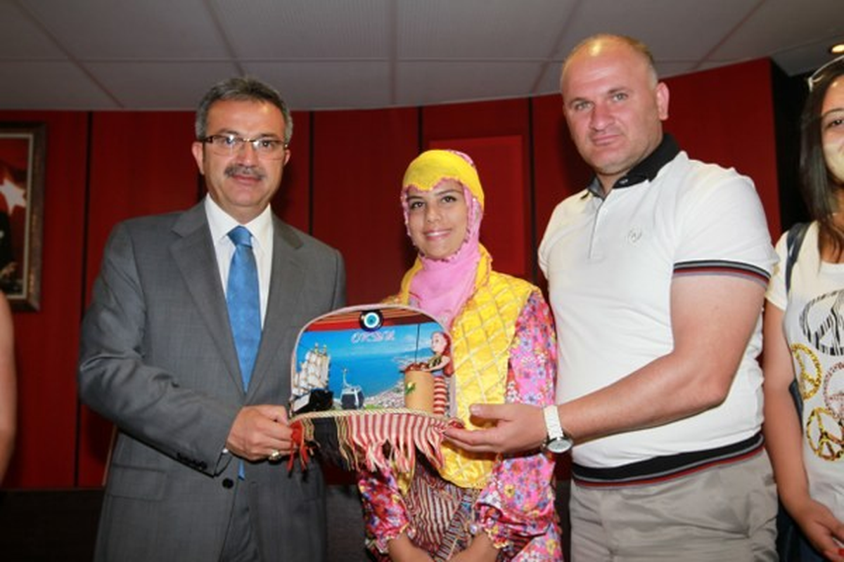 Meydanda Folklor Şöleni Başlıyor